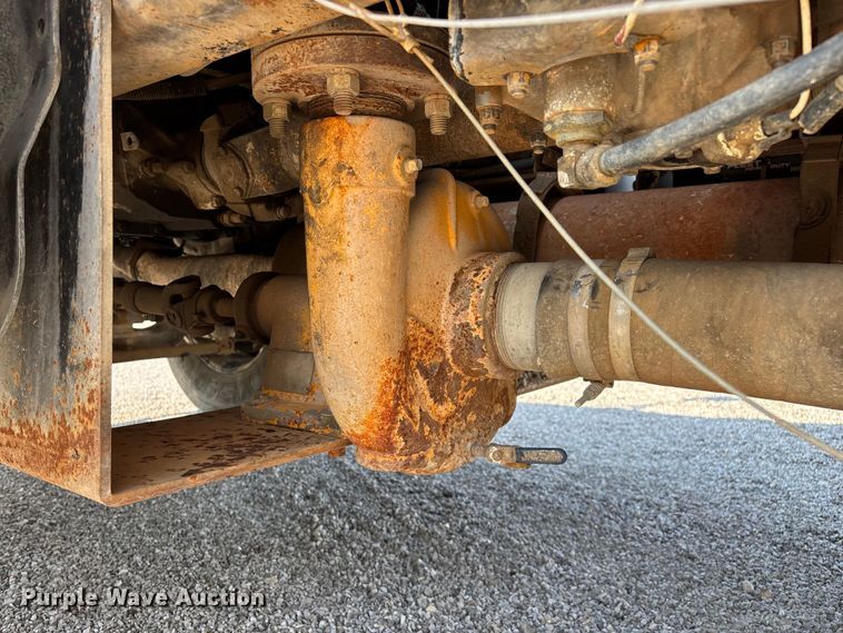 image for item FG0548 1996 Freightliner Cascadia water truck