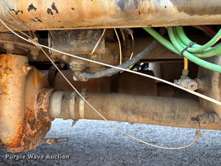 image for item FG0548 1996 Freightliner Cascadia water truck