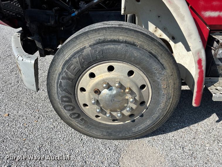 image for item FG0548 1996 Freightliner Cascadia water truck