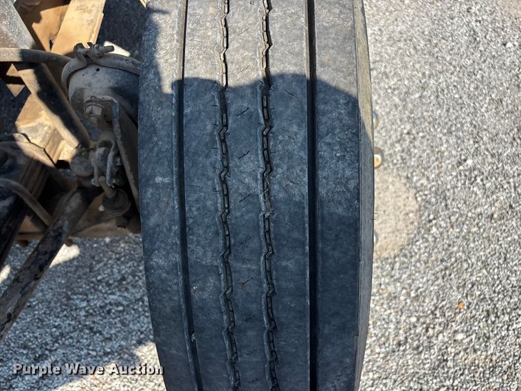 image for item FG0548 1996 Freightliner Cascadia water truck