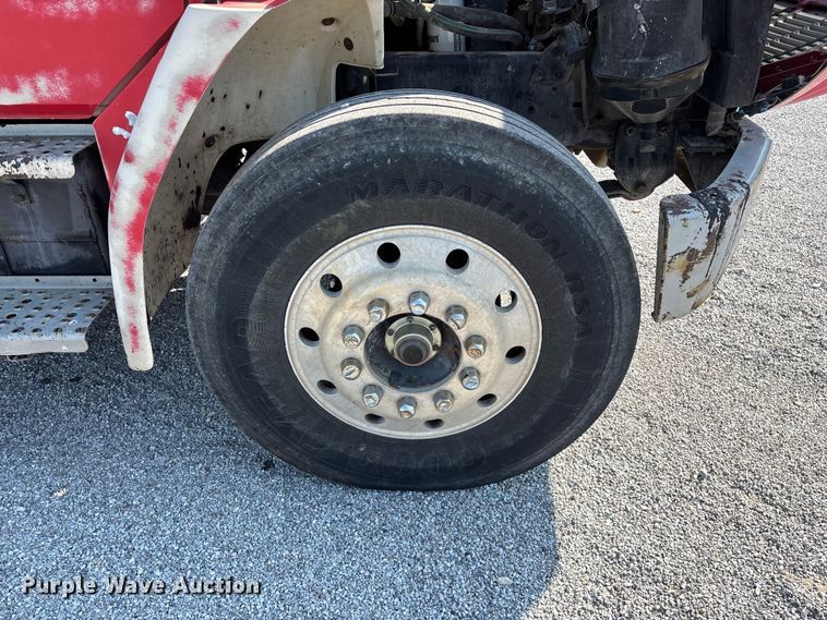 image for item FG0548 1996 Freightliner Cascadia water truck