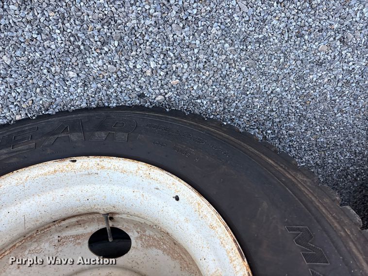 image for item FG0548 1996 Freightliner Cascadia water truck
