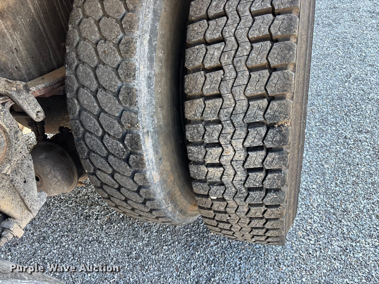 image for item FG0548 1996 Freightliner Cascadia water truck