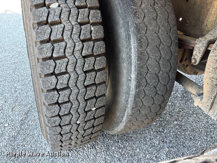 image for item FG0548 1996 Freightliner Cascadia water truck