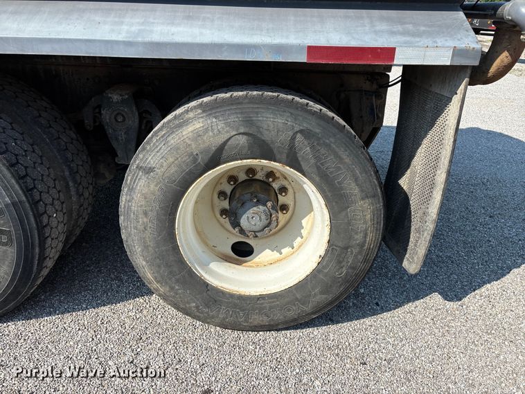 image for item FG0548 1996 Freightliner Cascadia water truck