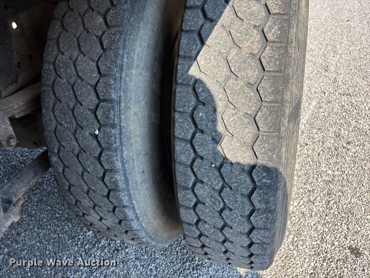 image for item FG0548 1996 Freightliner Cascadia water truck