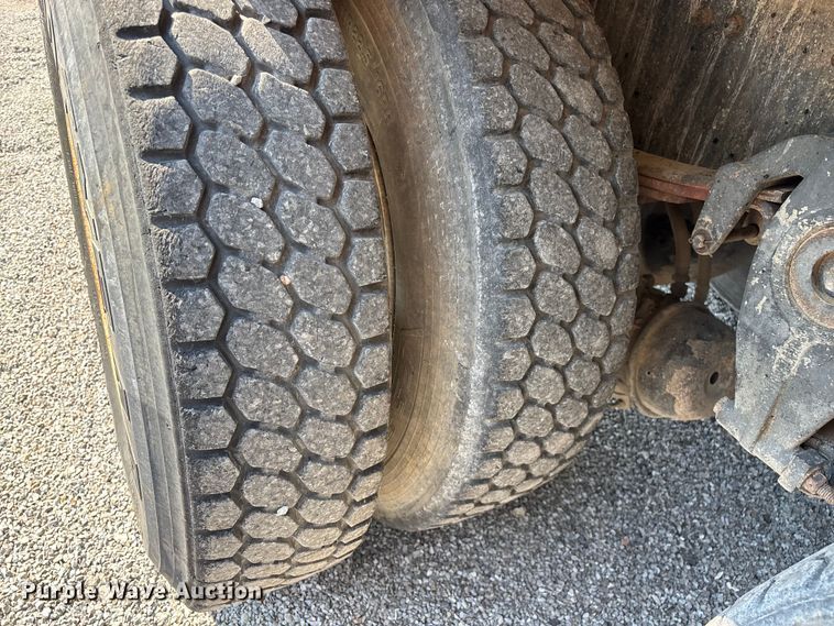 image for item FG0548 1996 Freightliner Cascadia water truck