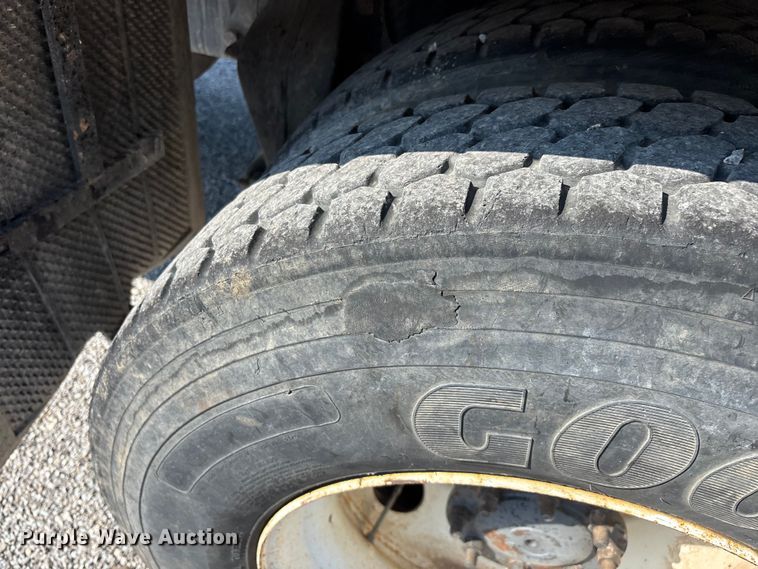 image for item FG0548 1996 Freightliner Cascadia water truck