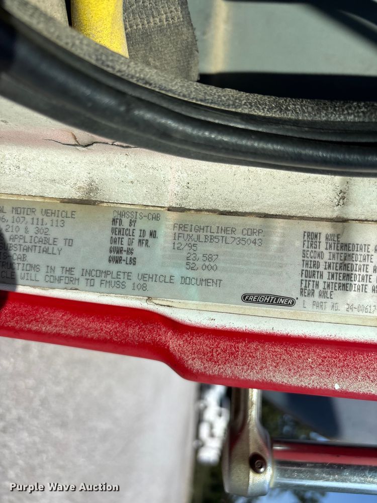 image for item FG0548 1996 Freightliner Cascadia water truck