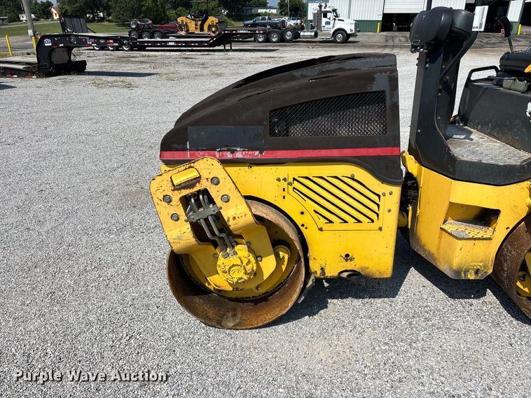image for item FG0552 Hypac C747C double drum vibratory roller