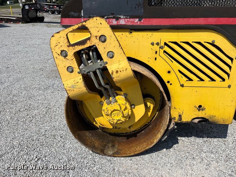 image for item FG0552 Hypac C747C double drum vibratory roller