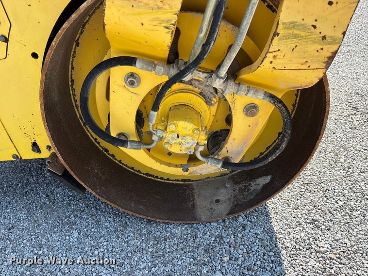 image for item FG0552 Hypac C747C double drum vibratory roller
