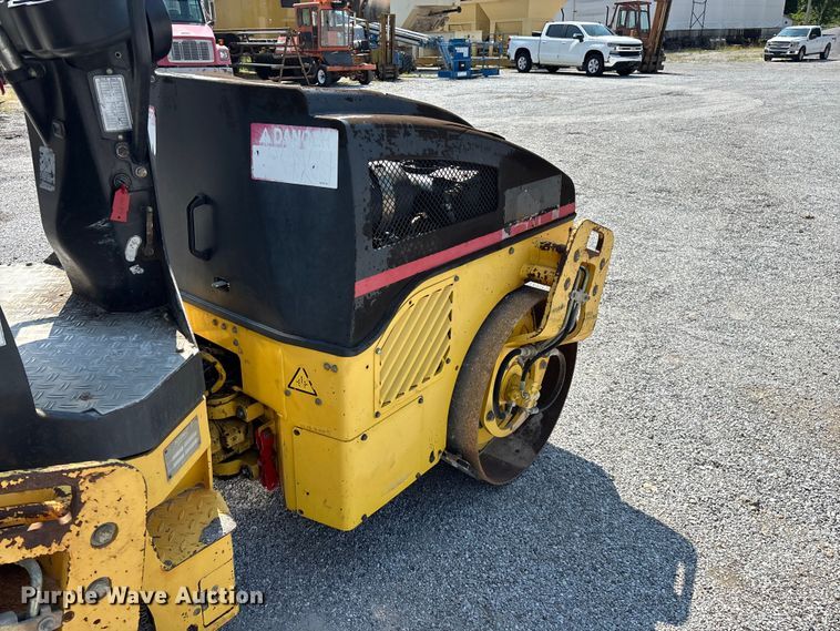 image for item FG0552 Hypac C747C double drum vibratory roller
