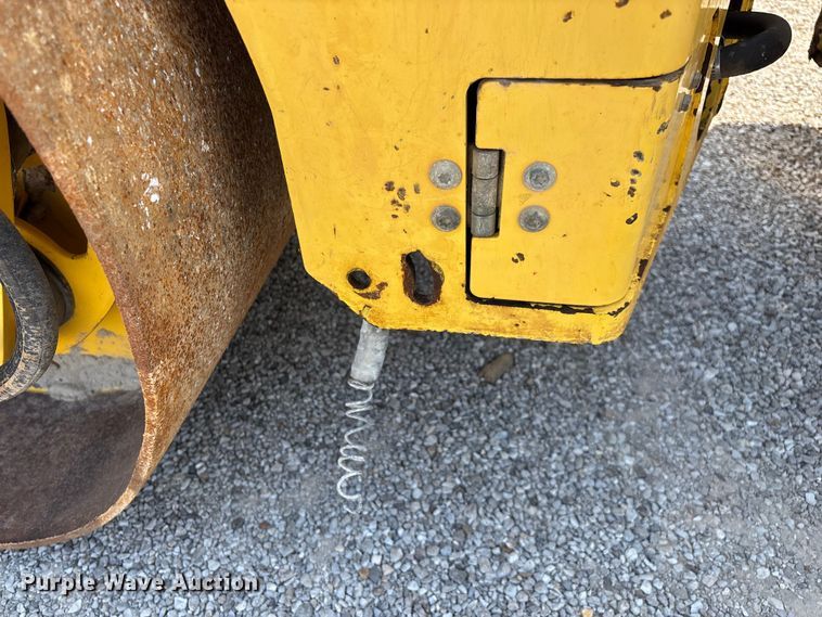 image for item FG0552 Hypac C747C double drum vibratory roller