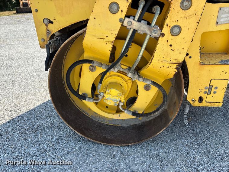 image for item FG0552 Hypac C747C double drum vibratory roller