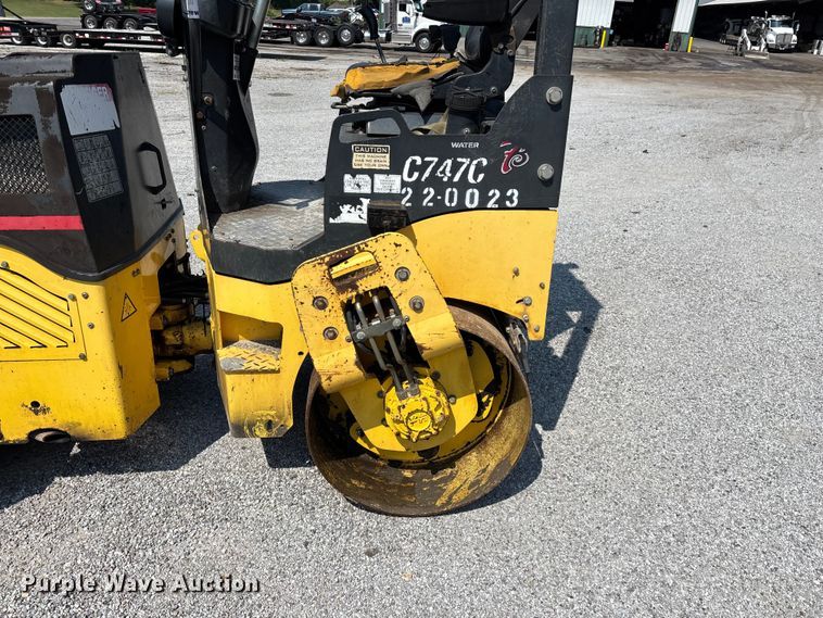 image for item FG0552 Hypac C747C double drum vibratory roller