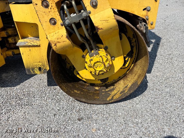 image for item FG0552 Hypac C747C double drum vibratory roller