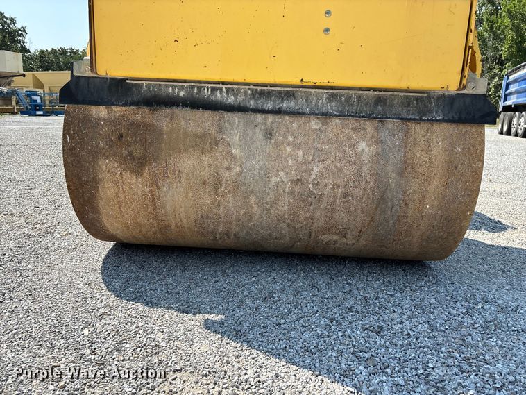 image for item FG0552 Hypac C747C double drum vibratory roller