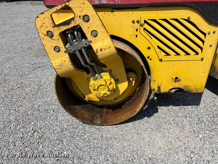 image for item FG0552 Hypac C747C double drum vibratory roller