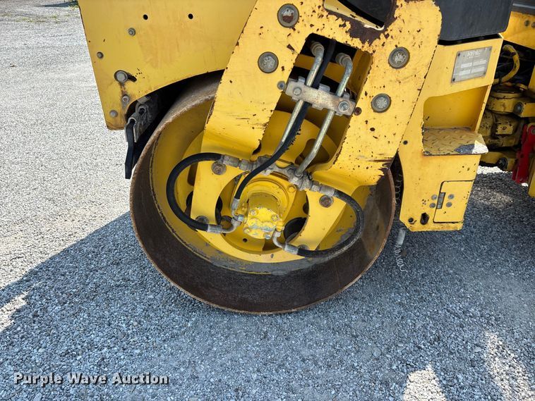 image for item FG0552 Hypac C747C double drum vibratory roller