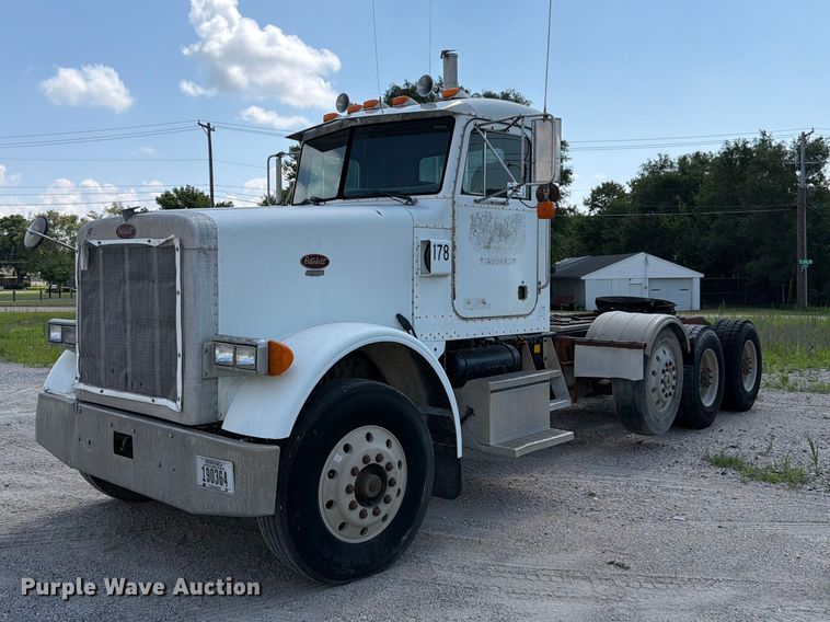 1993 Peterbilt 357 semi truck