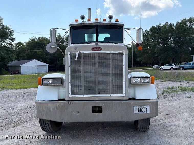 image for item FH6179 1993 Peterbilt 357 semi truck