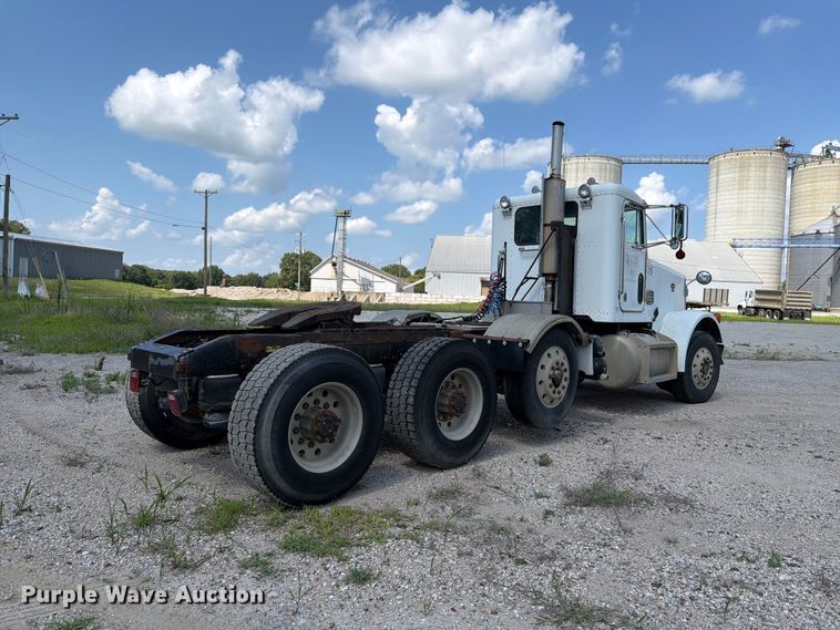 image for item FH6179 1993 Peterbilt 357 semi truck
