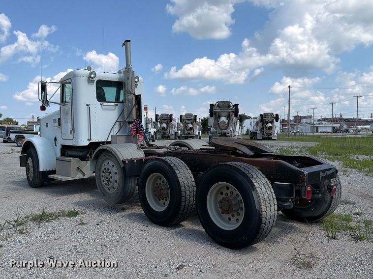 image for item FH6179 1993 Peterbilt 357 semi truck