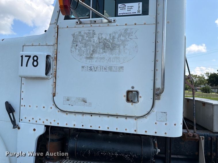 image for item FH6179 1993 Peterbilt 357 semi truck
