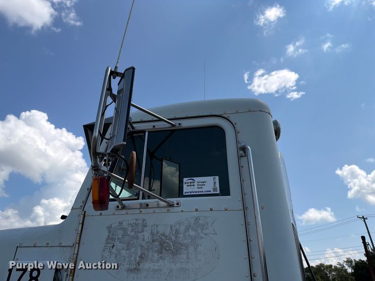 image for item FH6179 1993 Peterbilt 357 semi truck
