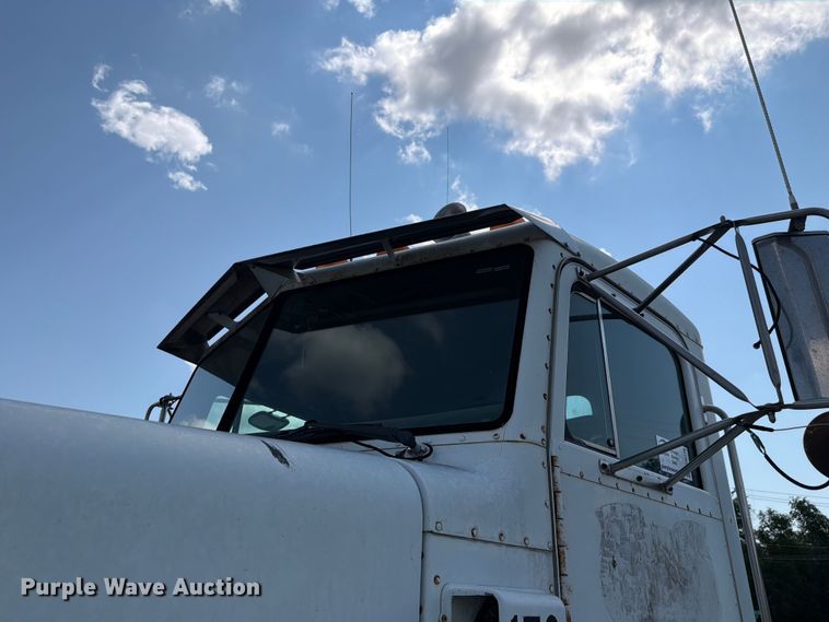 image for item FH6179 1993 Peterbilt 357 semi truck