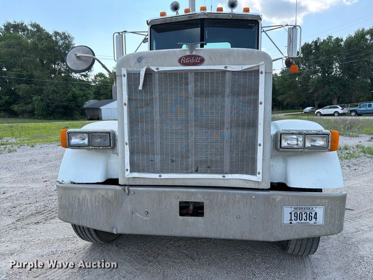 image for item FH6179 1993 Peterbilt 357 semi truck