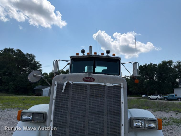 image for item FH6179 1993 Peterbilt 357 semi truck