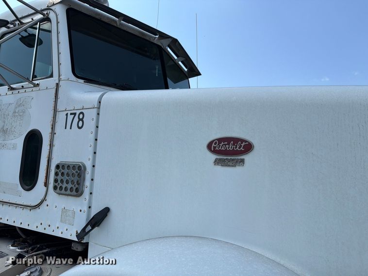 image for item FH6179 1993 Peterbilt 357 semi truck