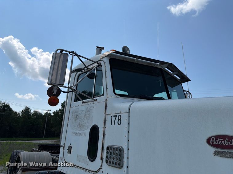 image for item FH6179 1993 Peterbilt 357 semi truck