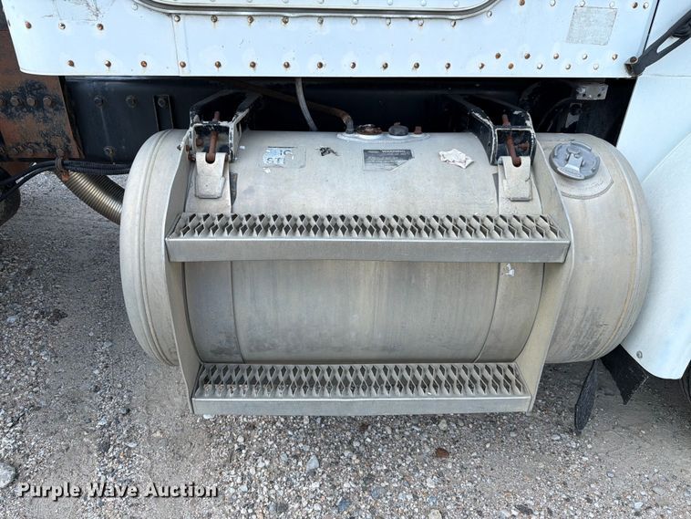 image for item FH6179 1993 Peterbilt 357 semi truck