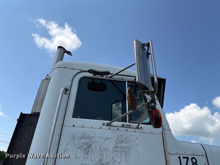 image for item FH6179 1993 Peterbilt 357 semi truck