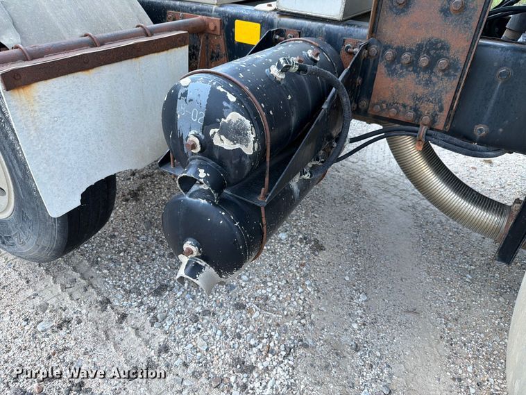image for item FH6179 1993 Peterbilt 357 semi truck