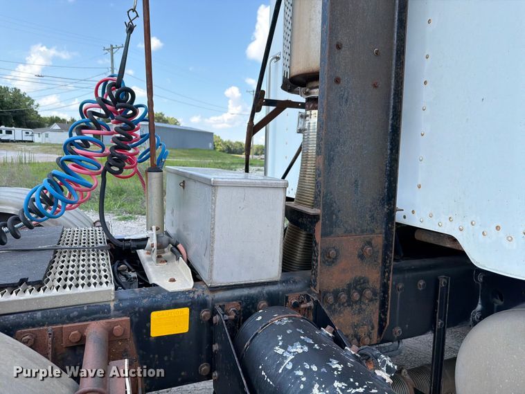 image for item FH6179 1993 Peterbilt 357 semi truck