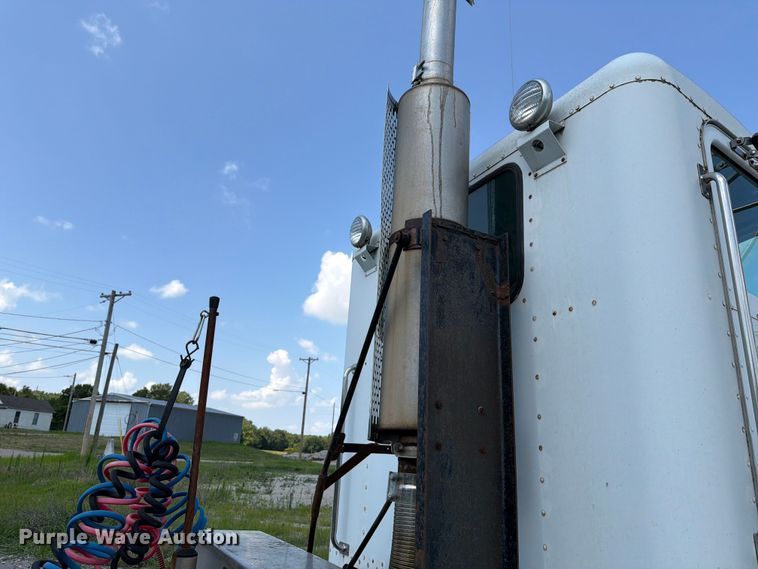 image for item FH6179 1993 Peterbilt 357 semi truck