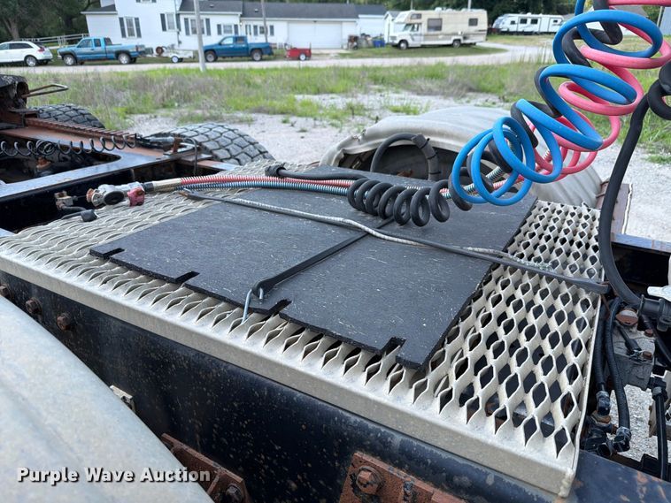 image for item FH6179 1993 Peterbilt 357 semi truck