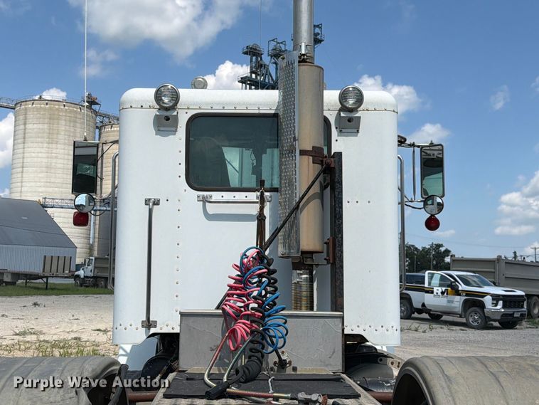 image for item FH6179 1993 Peterbilt 357 semi truck