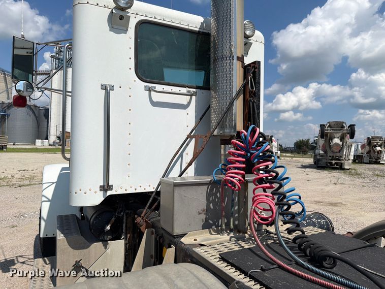 image for item FH6179 1993 Peterbilt 357 semi truck