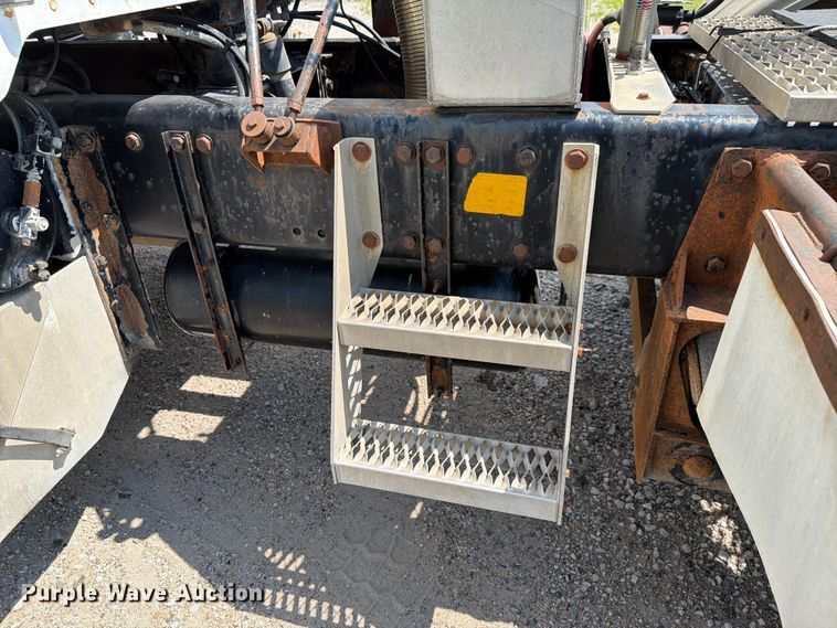 image for item FH6179 1993 Peterbilt 357 semi truck