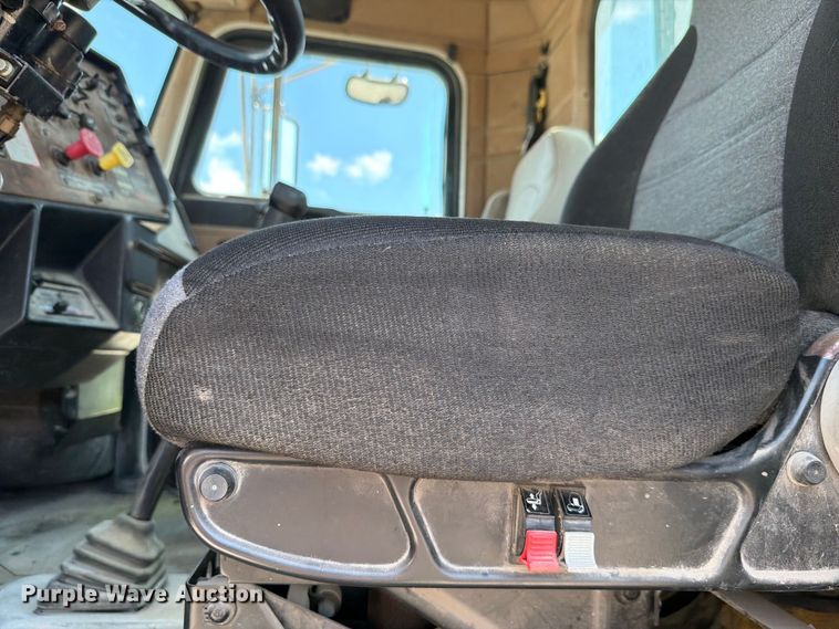 image for item FH6179 1993 Peterbilt 357 semi truck