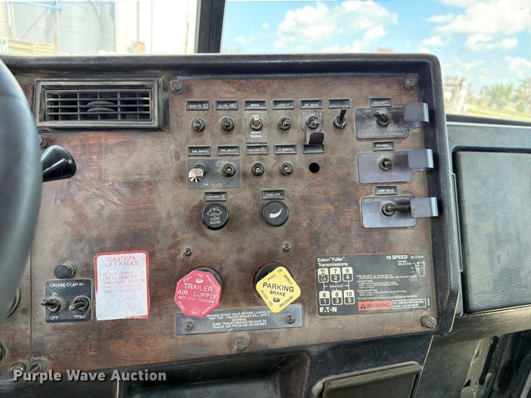 image for item FH6179 1993 Peterbilt 357 semi truck