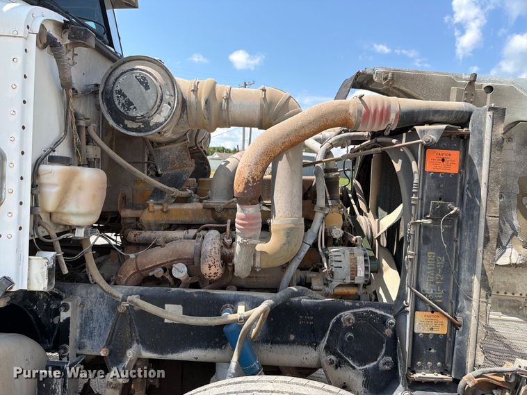 image for item FH6179 1993 Peterbilt 357 semi truck