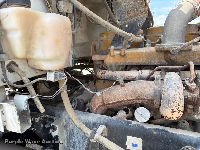 image for item FH6179 1993 Peterbilt 357 semi truck
