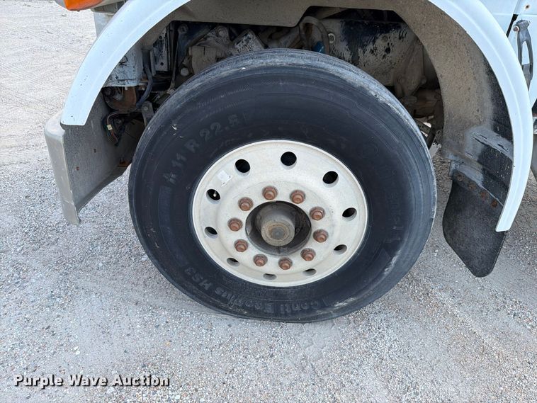 image for item FH6179 1993 Peterbilt 357 semi truck