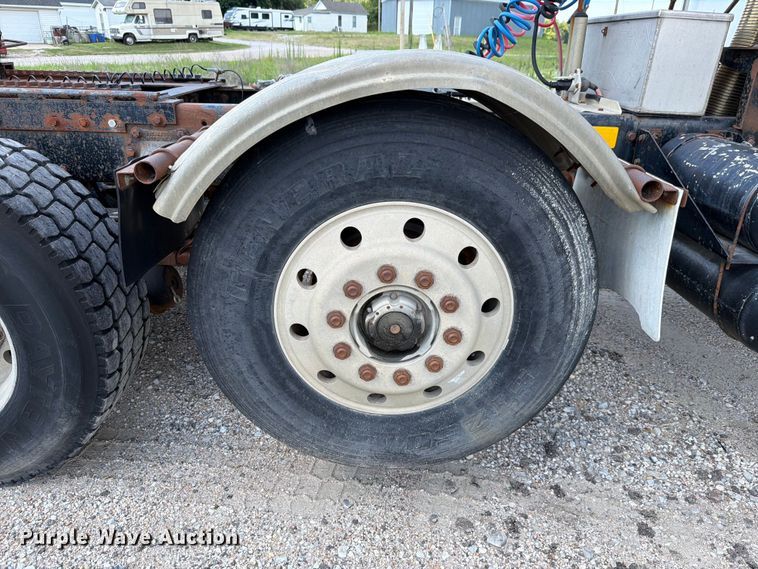 image for item FH6179 1993 Peterbilt 357 semi truck
